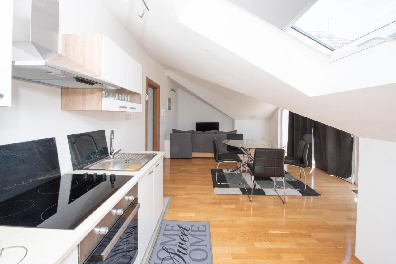 Sunny Attic Apartment With Balcony & Modern City Apartment With Outdoor Area, No Balcony Traù Esterno foto