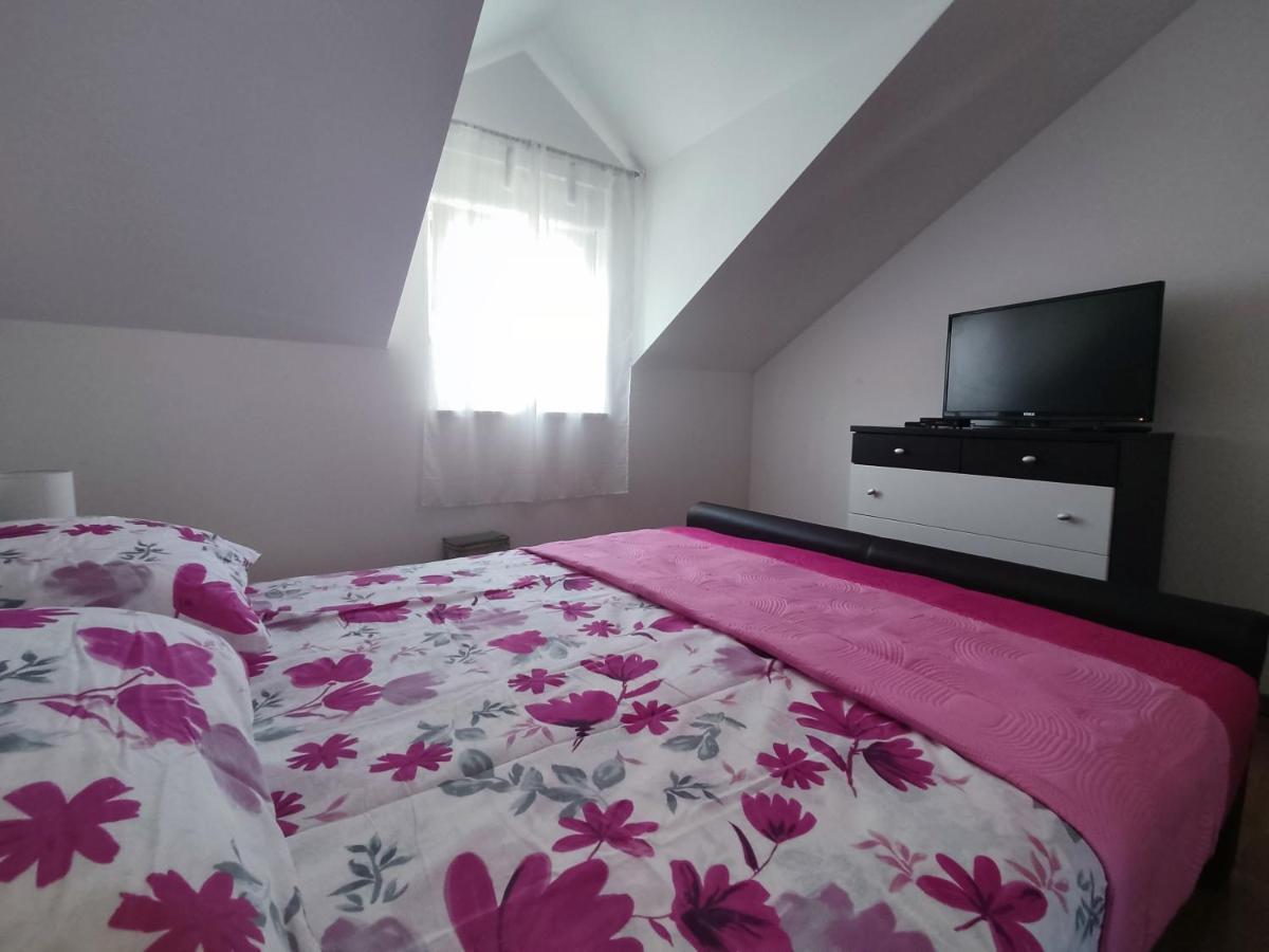 Sunny Attic Apartment With Balcony & Modern City Apartment With Outdoor Area, No Balcony Traù Esterno foto
