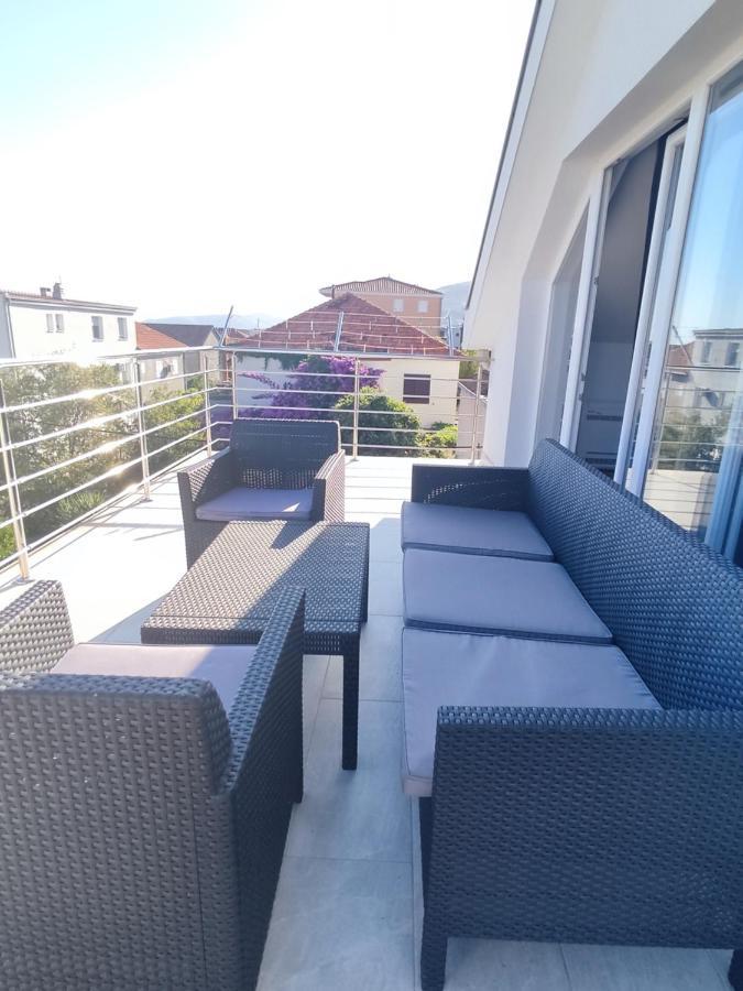 Sunny Attic Apartment With Balcony & Modern City Apartment With Outdoor Area, No Balcony Traù Esterno foto