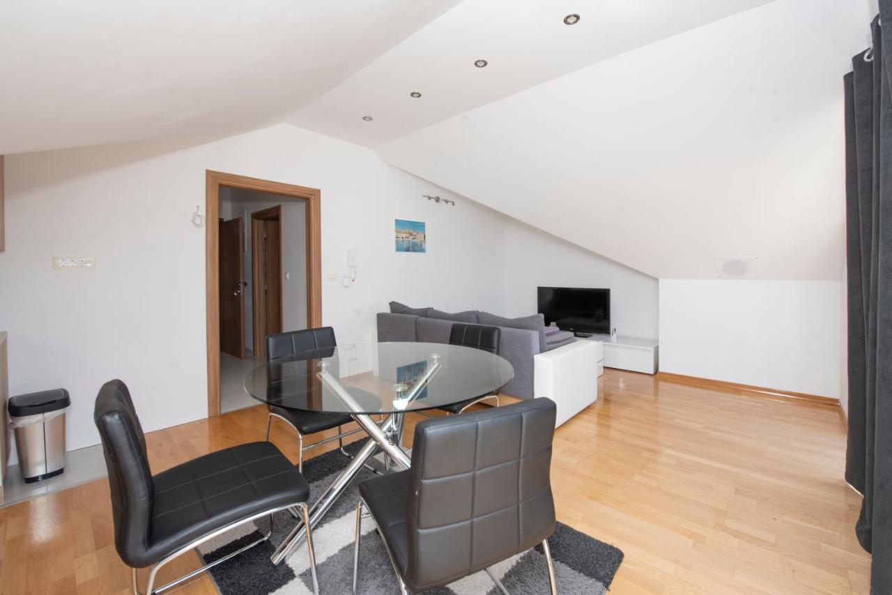 Sunny Attic Apartment With Balcony & Modern City Apartment With Outdoor Area, No Balcony Traù Esterno foto