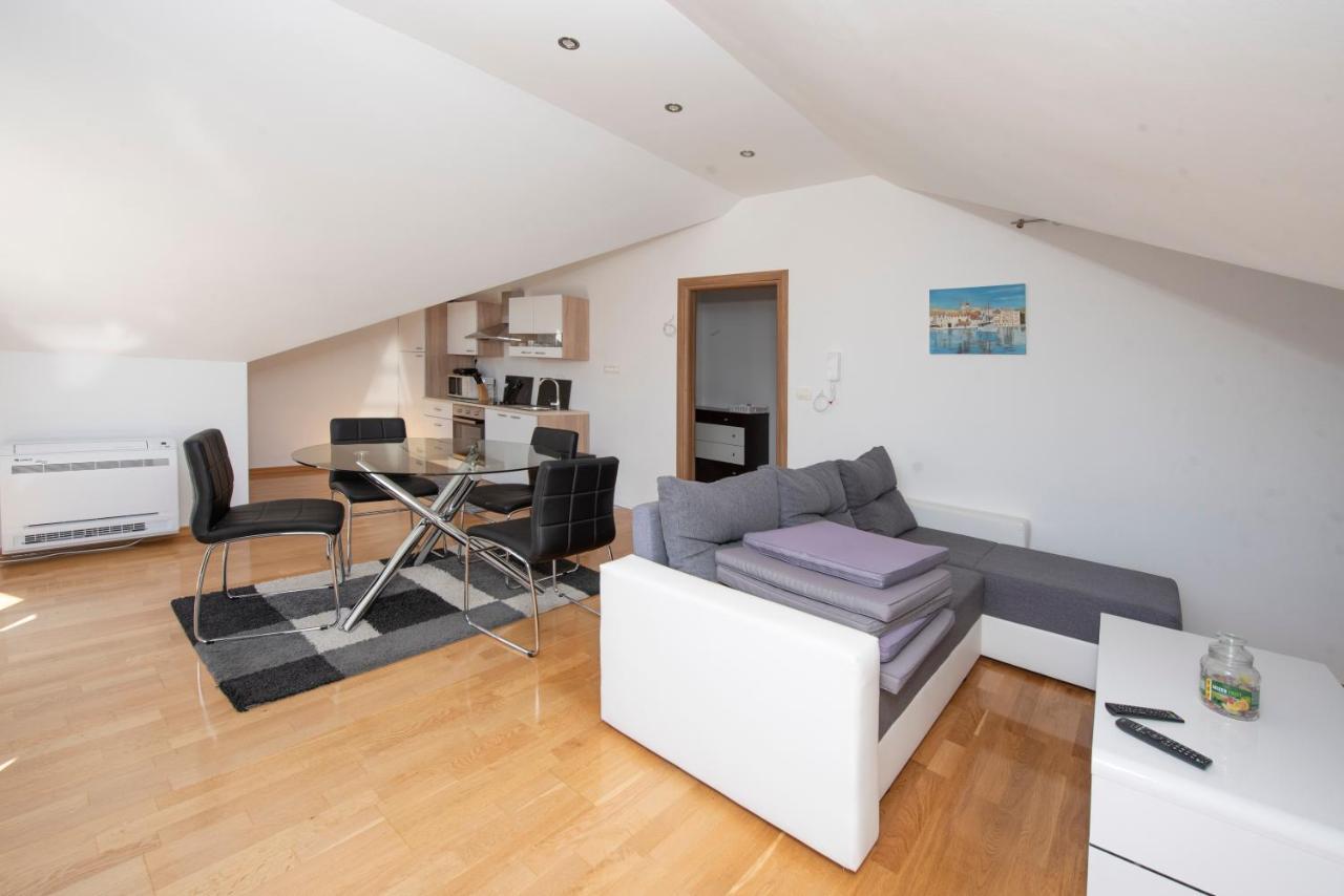 Sunny Attic Apartment With Balcony & Modern City Apartment With Outdoor Area, No Balcony Traù Esterno foto