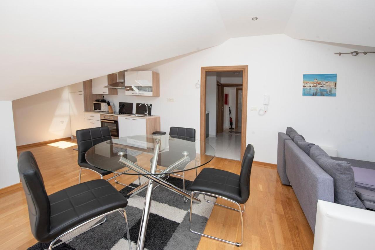 Sunny Attic Apartment With Balcony & Modern City Apartment With Outdoor Area, No Balcony Traù Esterno foto