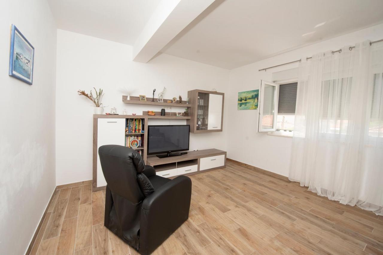 Sunny Attic Apartment With Balcony & Modern City Apartment With Outdoor Area, No Balcony Traù Esterno foto